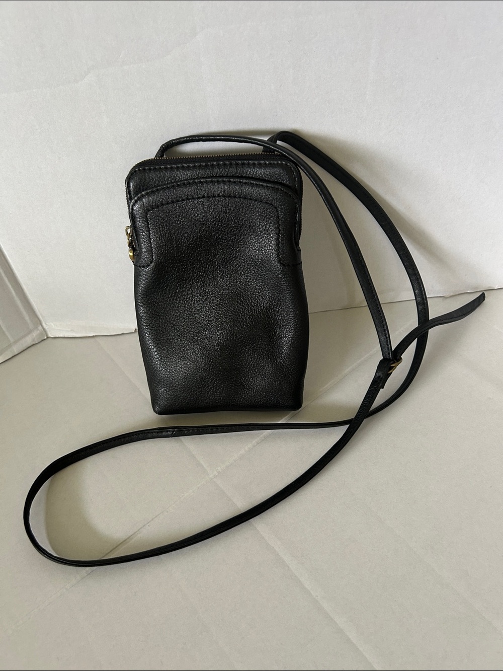 HOBO NILA COMPACT PHONE CROSSBODY PEBBLED LEATHER ADJUSTABLE  STRAP